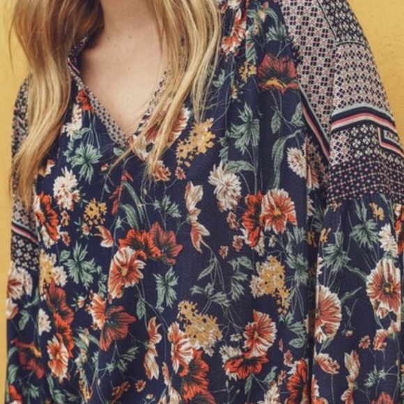 NWT Floral Bubble Sleeve top - Picture 7 of 8